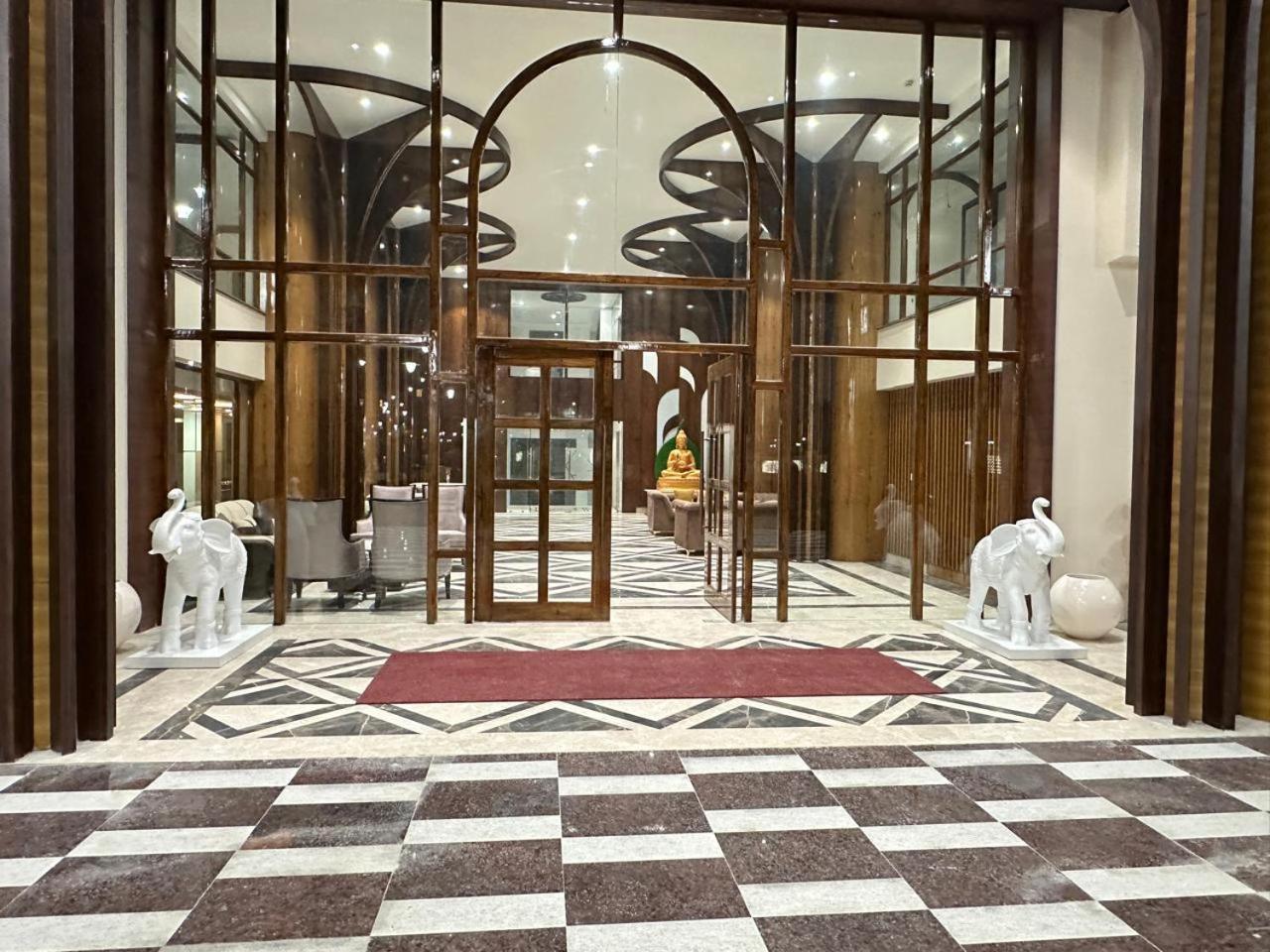 Nirvana Grand Hotel & Resort Гая Екстер'єр фото